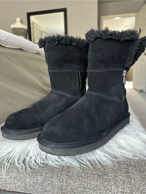 Koolaburra by Ugg Black Suede Shearling Fold-Over Boots, size 8.5